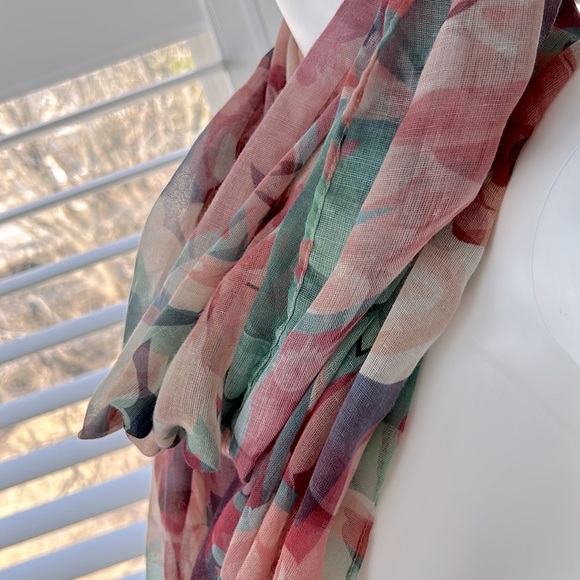 FRONT ROW SOCIETY Women’s Lightweight Pink Coral Green Floral Infinity Scarf - Picture 4 of 6